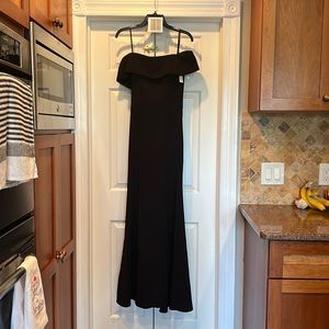 Size 6 black Aqua off the shoulder Scuba Crepe gown.